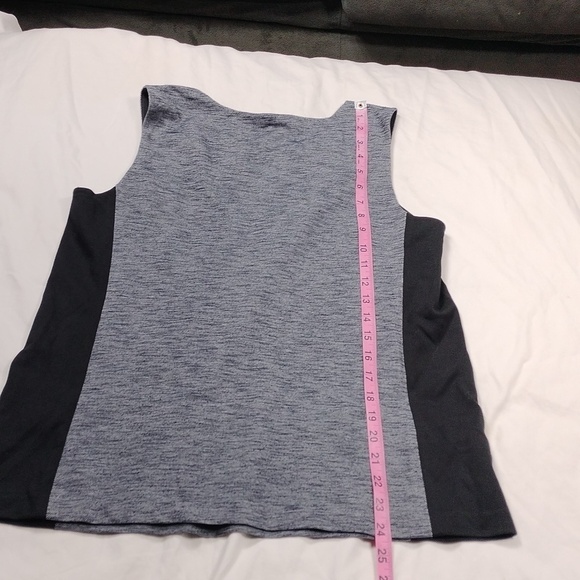 Theory women's sleeveless top size large. - Picture 8 of 9
